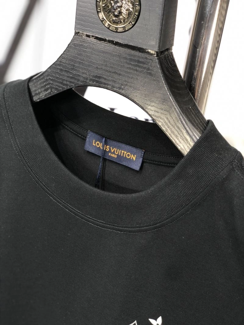 Versatile Louis Vuitton T-Shirts 135536