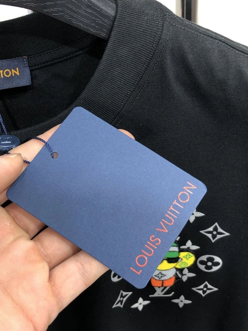 Versatile Louis Vuitton T-Shirts 135536
