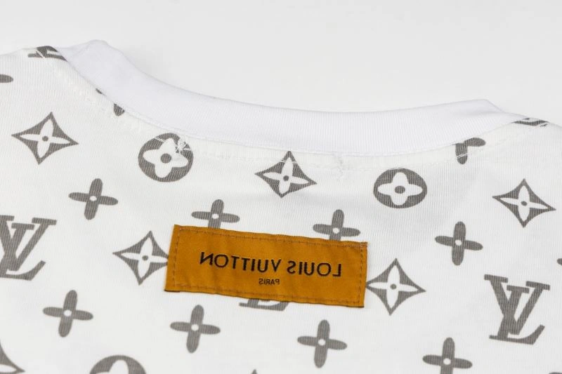 Versatile Louis Vuitton T-Shirts 135524