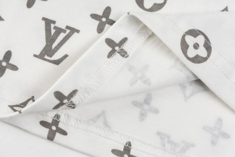 Versatile Louis Vuitton T-Shirts 135524
