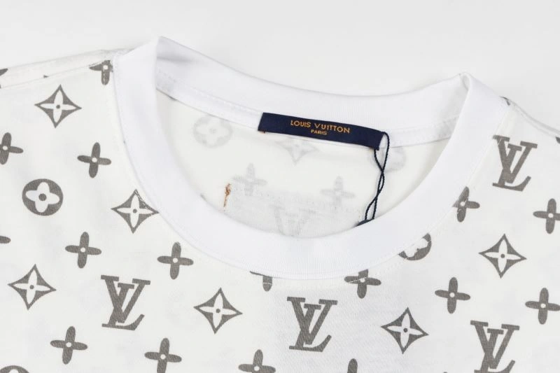 Versatile Louis Vuitton T-Shirts 135524