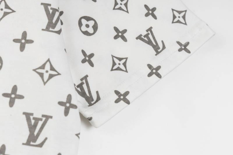 Versatile Louis Vuitton T-Shirts 135524