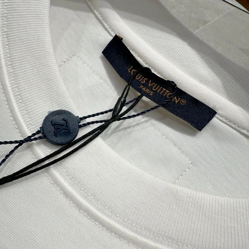 Contemporary Louis Vuitton T-Shirts 135526