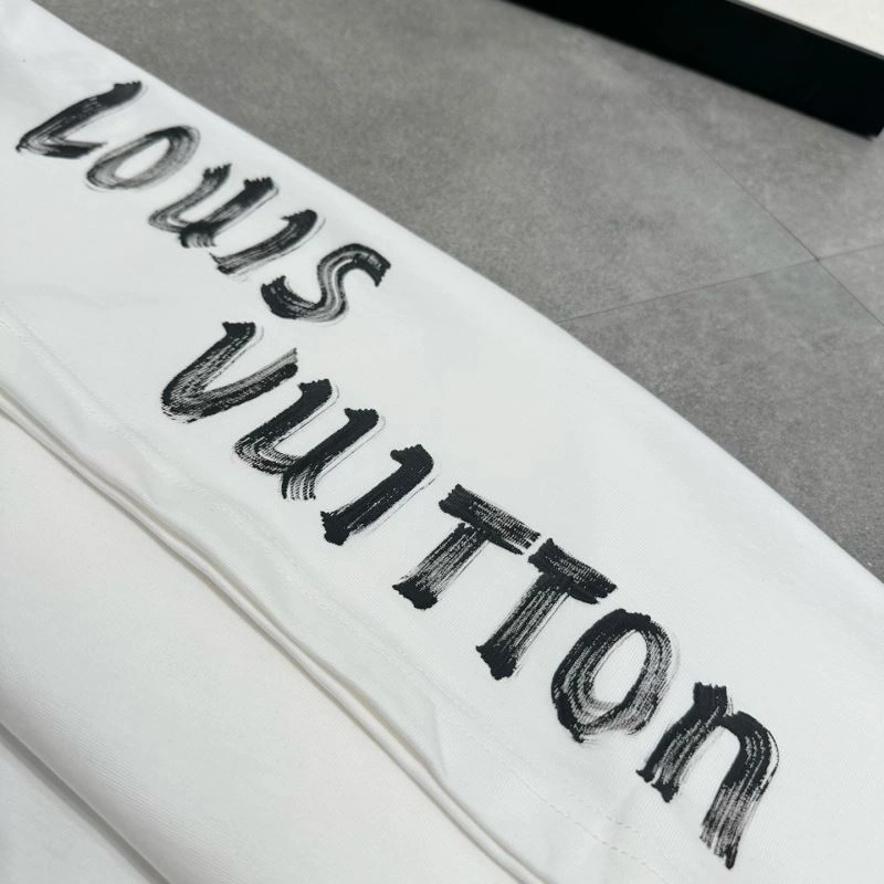 Contemporary Louis Vuitton T-Shirts 135526