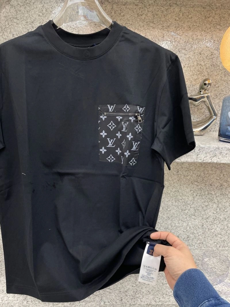 Louis Vuitton T-Shirts Sleek 135540