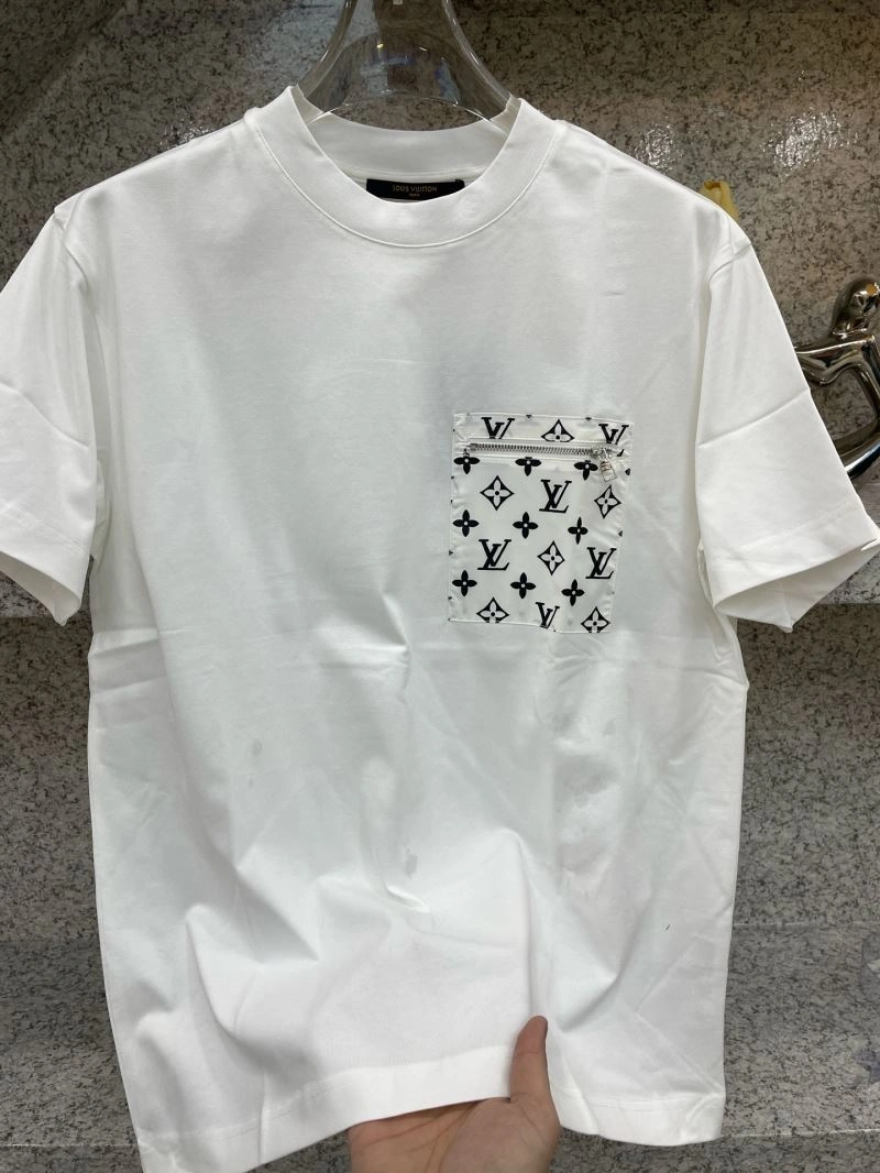 Louis Vuitton T-Shirts Sleek 135540