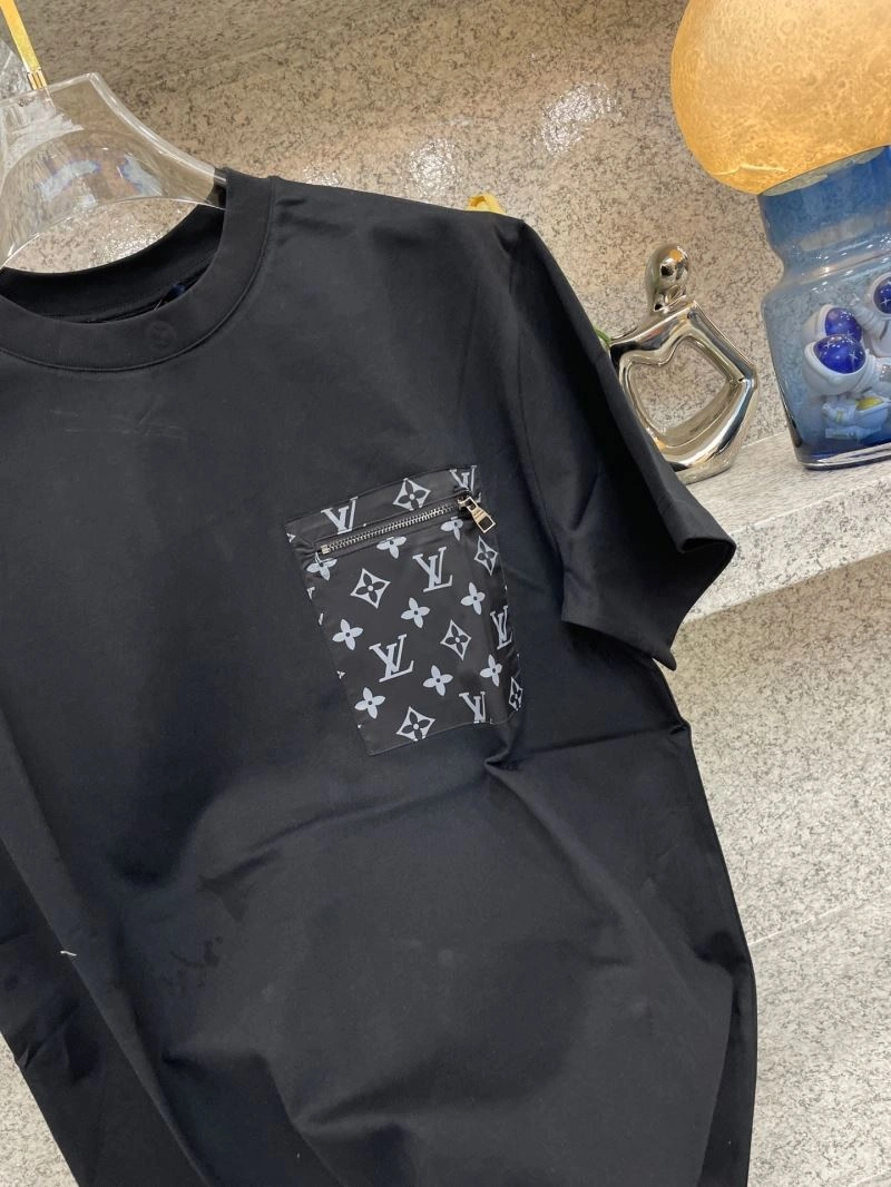Louis Vuitton T-Shirts Sleek 135540