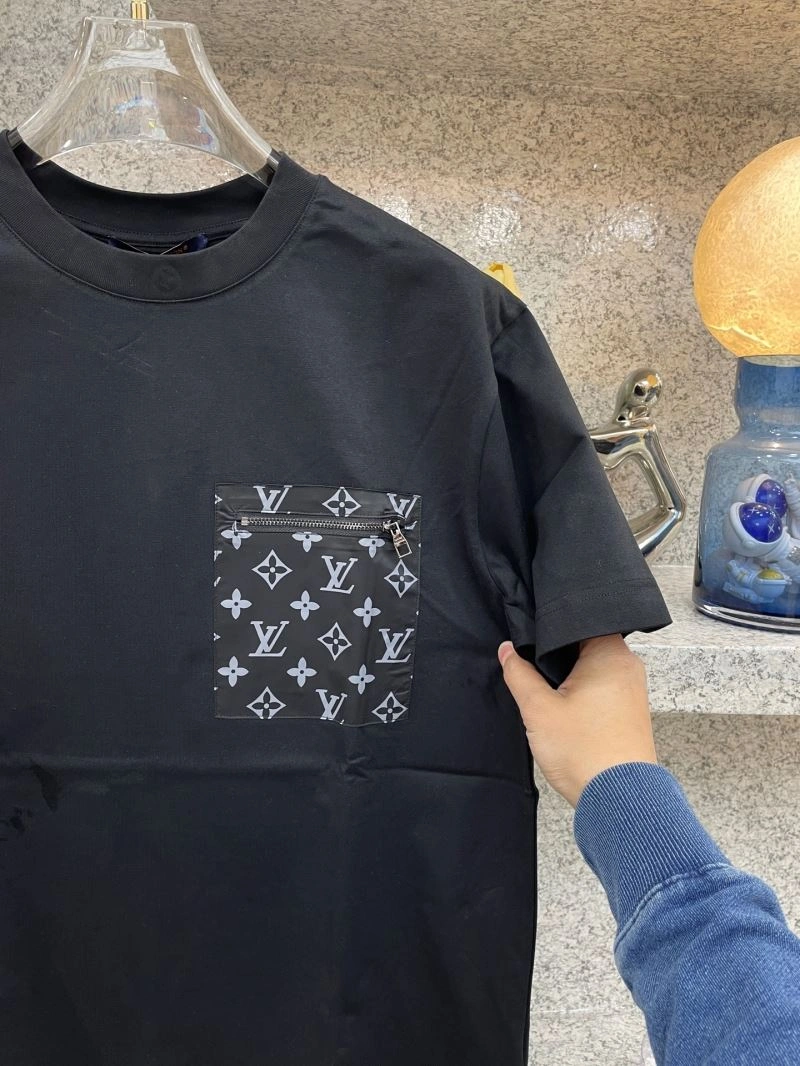 Louis Vuitton T-Shirts Sleek 135540