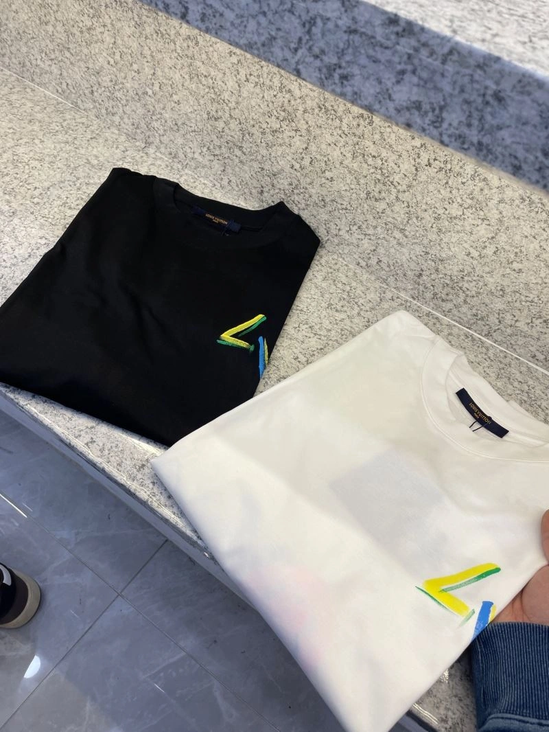 Louis Vuitton T-Shirts Trendsetting 135539