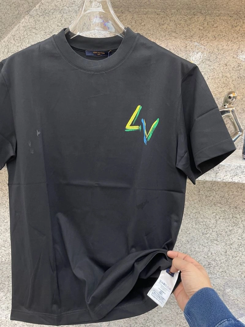 Louis Vuitton T-Shirts Trendsetting 135539