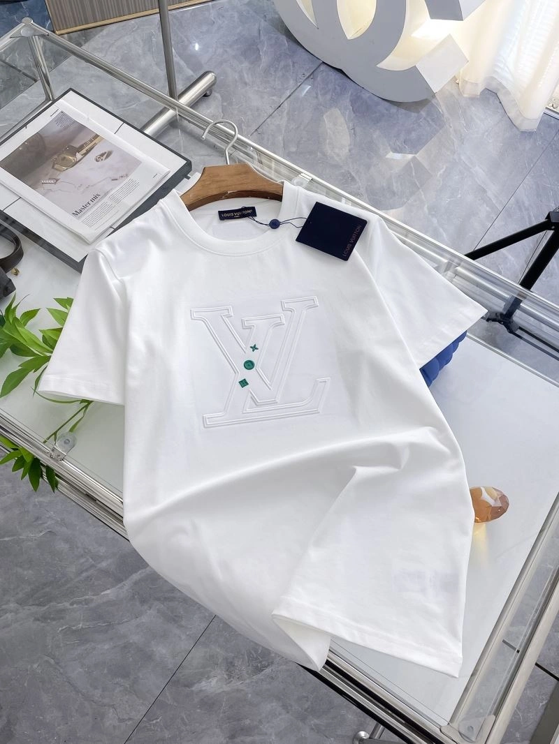UrbanChic Louis Vuitton T-Shirts 135531