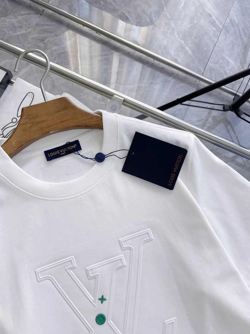 UrbanChic Louis Vuitton T-Shirts 135531