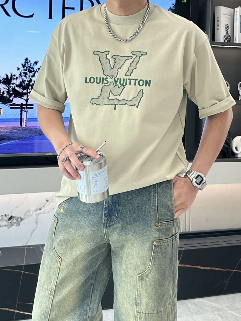 Unisex Louis Vuitton T-Shirts 135509