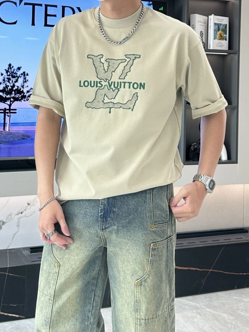 Unisex Louis Vuitton T-Shirts 135509