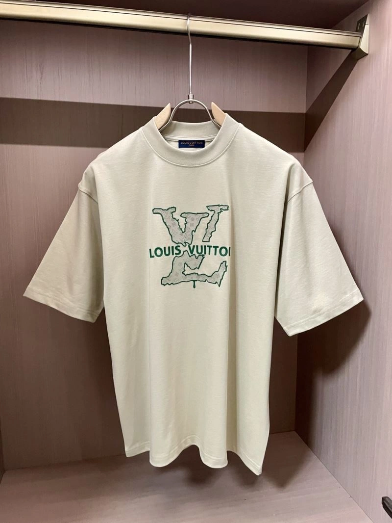 Unisex Louis Vuitton T-Shirts 135509