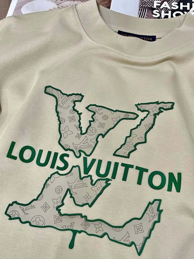 Unisex Louis Vuitton T-Shirts 135509