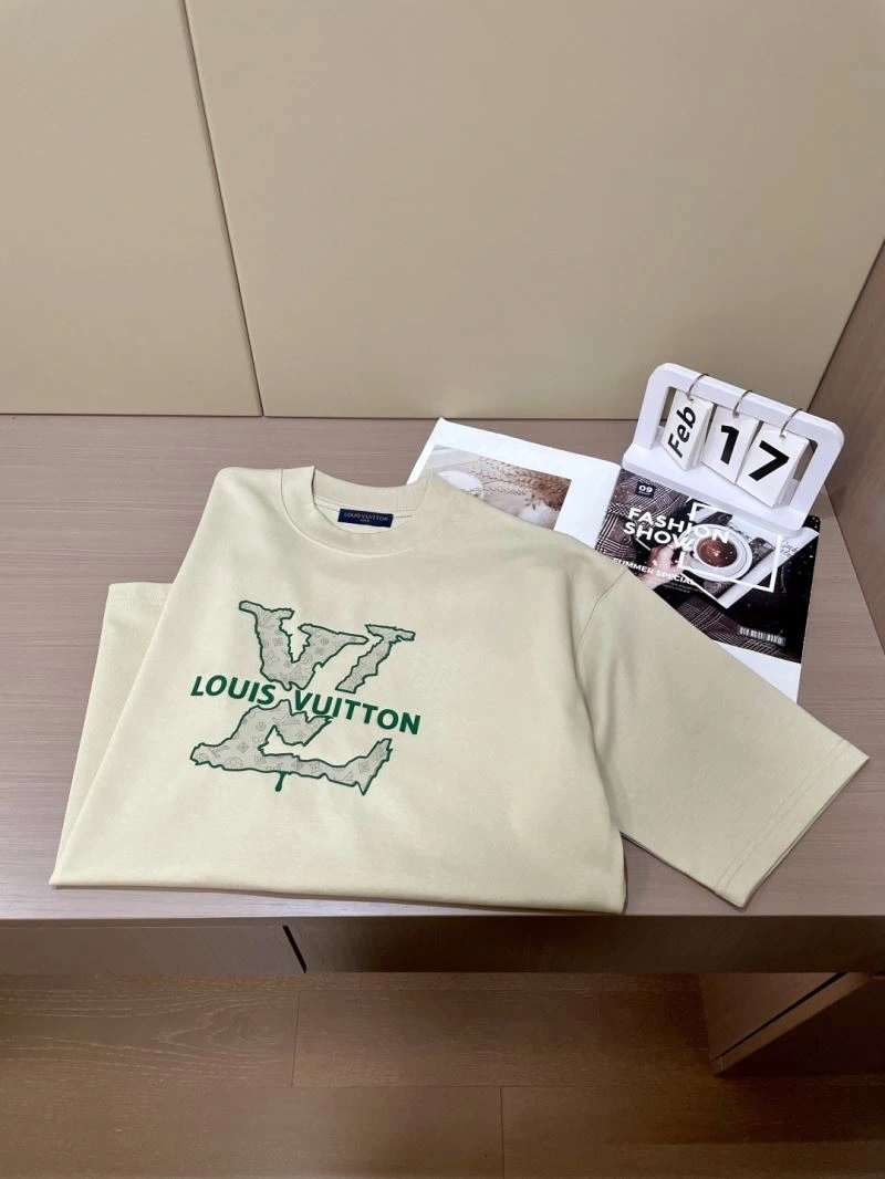 Unisex Louis Vuitton T-Shirts 135509