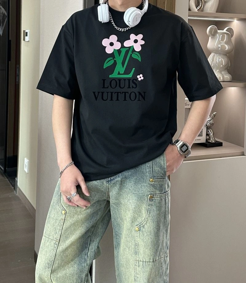 Supportive Louis Vuitton T-Shirts 135506