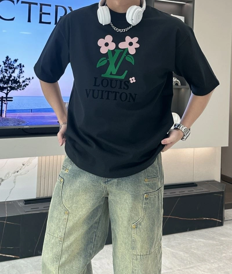 Supportive Louis Vuitton T-Shirts 135506