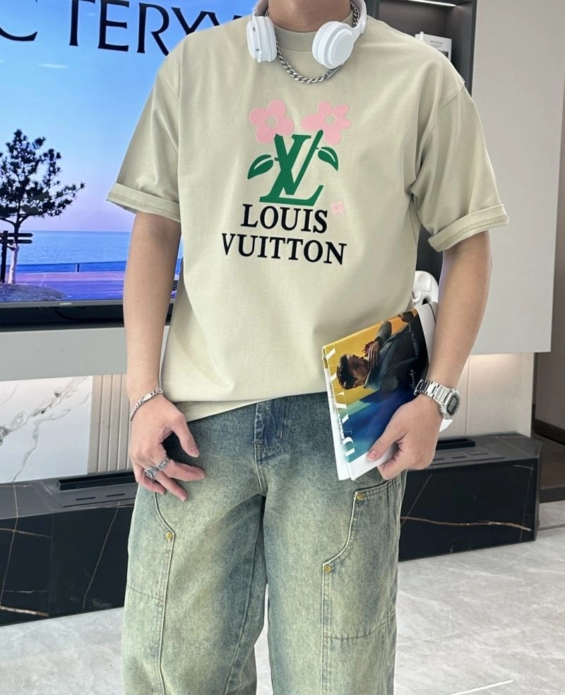 Timeless Louis Vuitton T-Shirts 135505