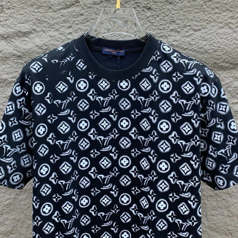 Minimalist Louis Vuitton T-Shirts 135476
