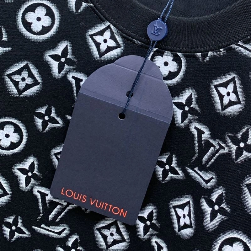 Minimalist Louis Vuitton T-Shirts 135476