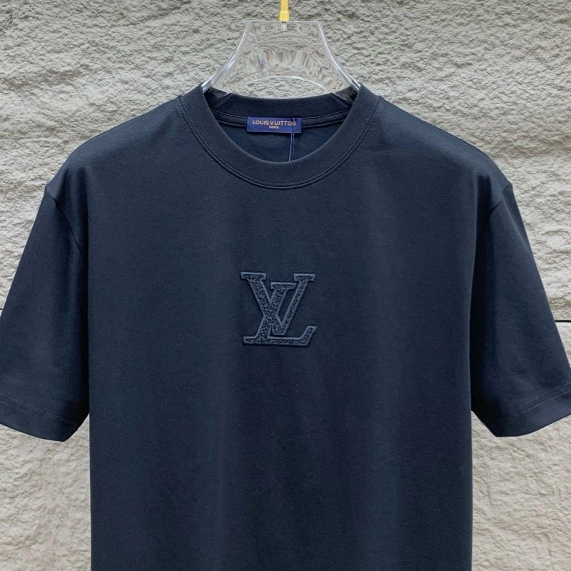 Sleek Louis Vuitton T-Shirts 135499