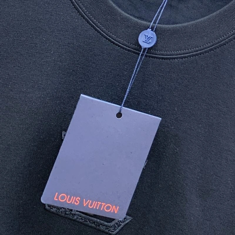 Sleek Louis Vuitton T-Shirts 135499