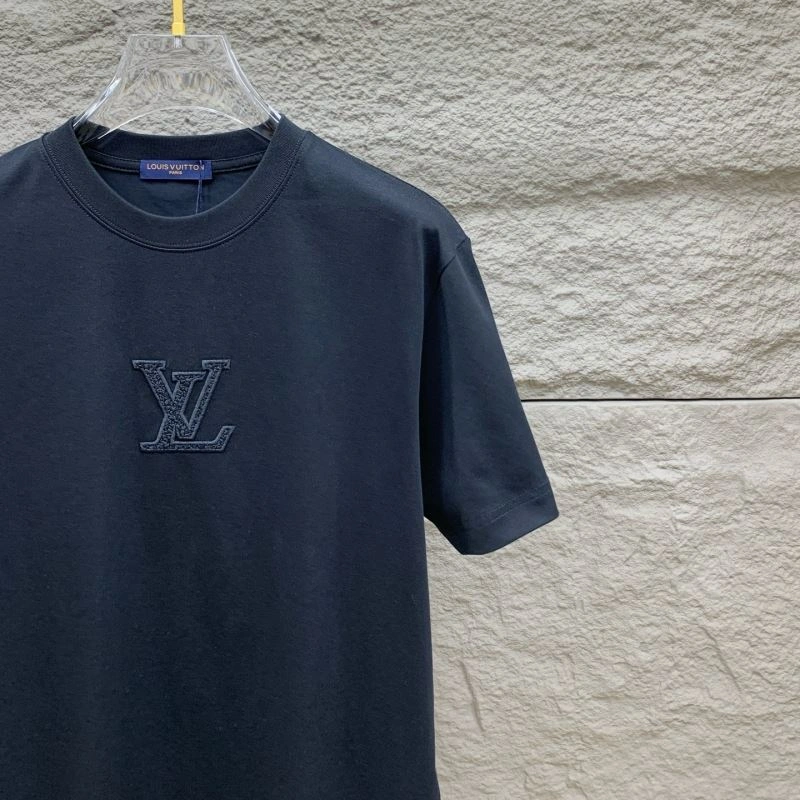 Sleek Louis Vuitton T-Shirts 135499