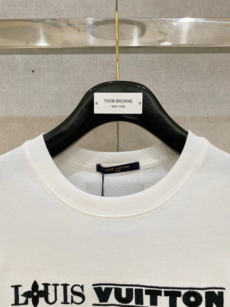 Louis Vuitton T-Shirts Elegant 135479