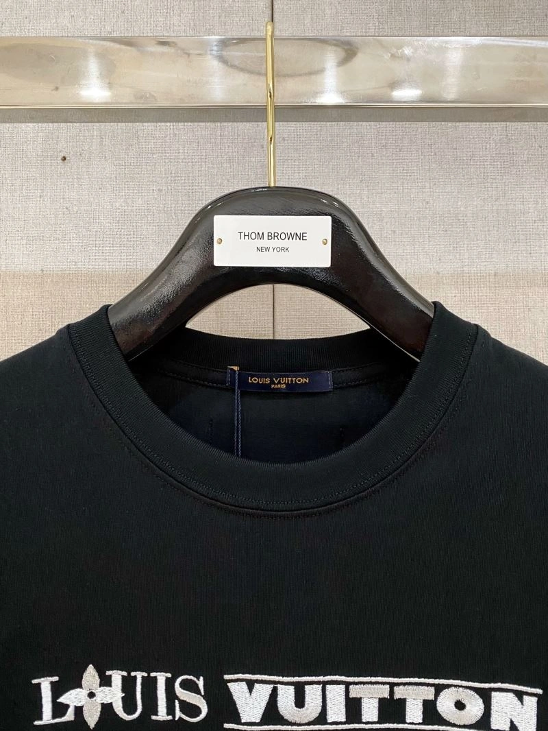 Modern Louis Vuitton T-Shirts 135481