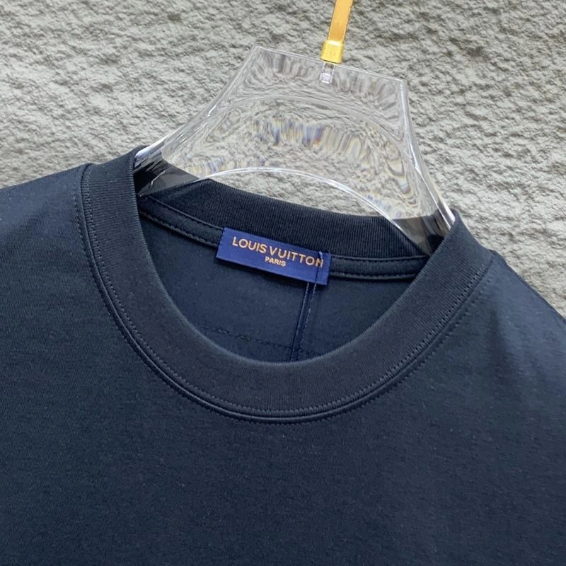 Seasonal Louis Vuitton T-Shirts 135477
