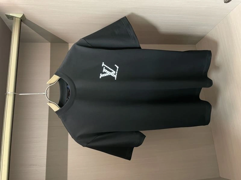 Louis Vuitton T-Shirts FashionForward 135480