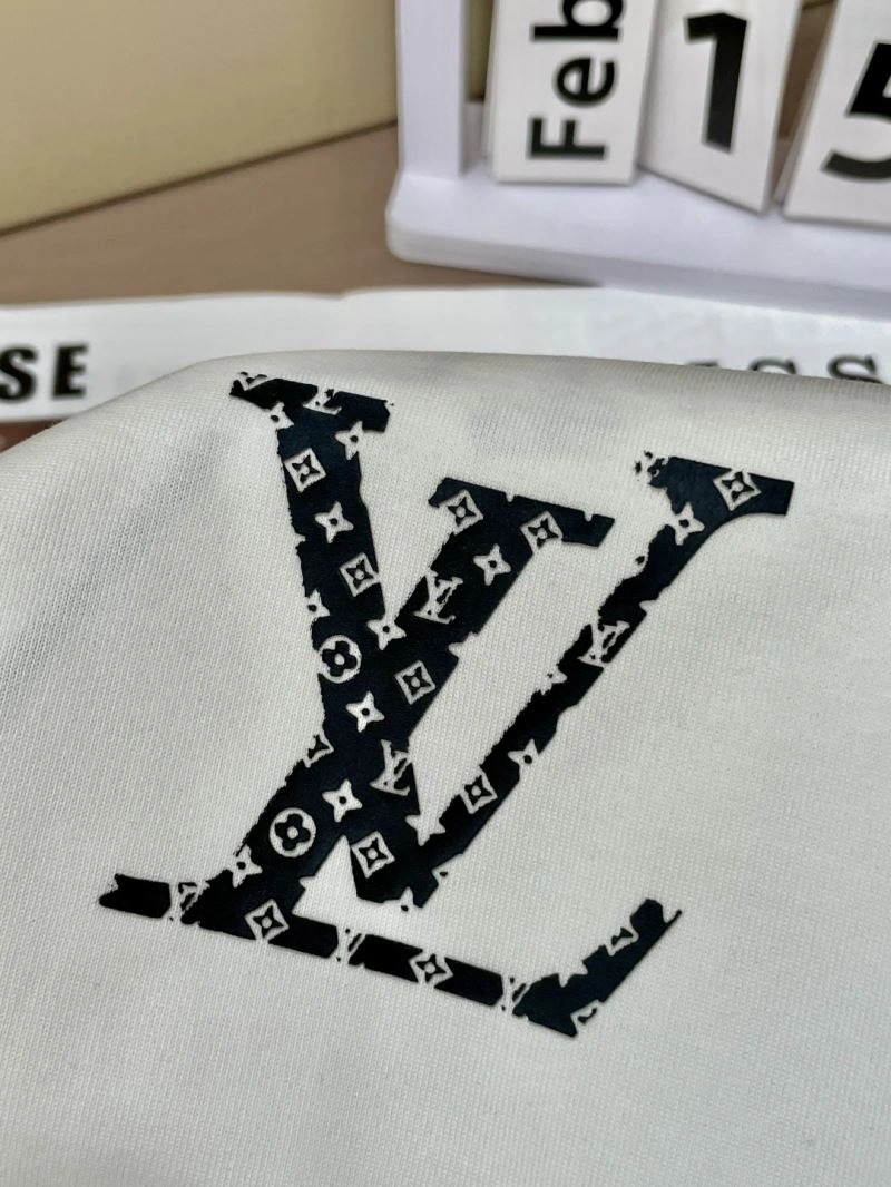 Louis Vuitton T-Shirts FashionForward 135480