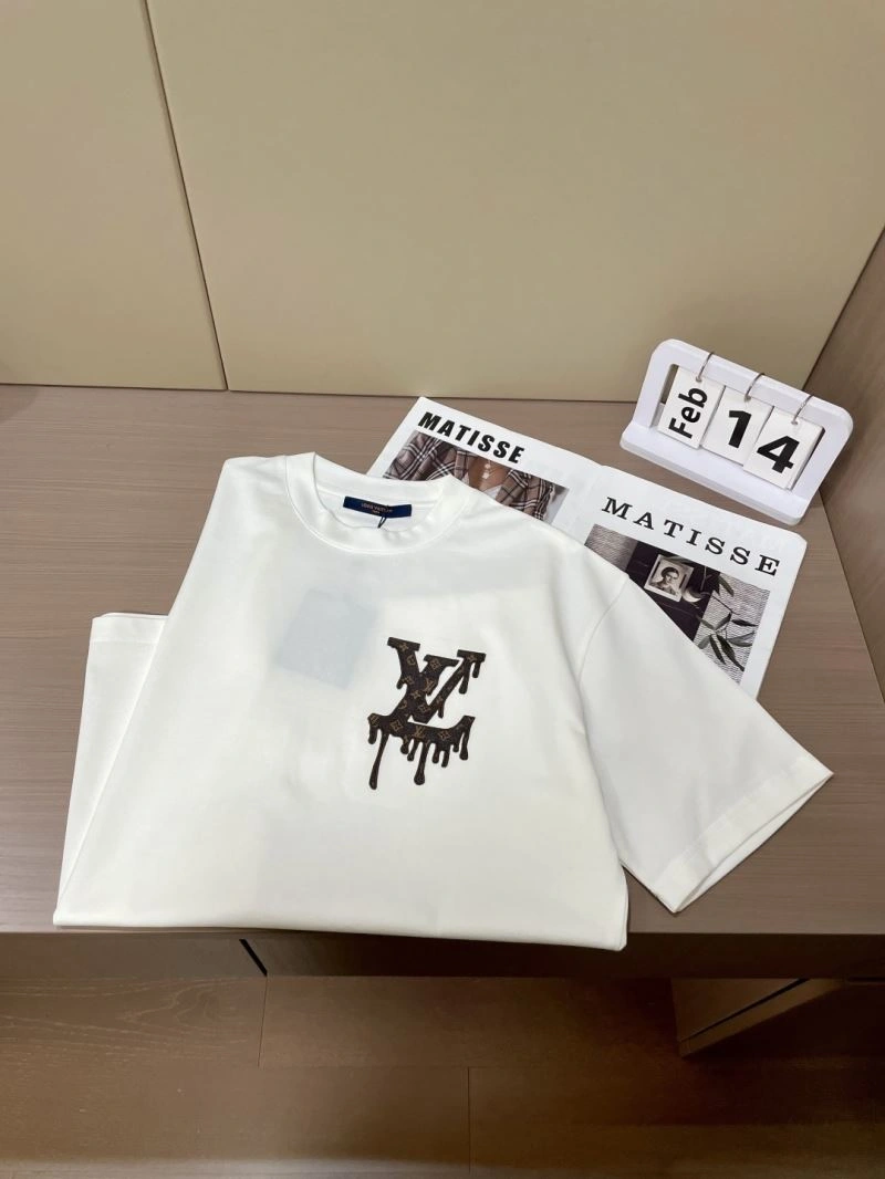 Modern Louis Vuitton T-Shirts 135474