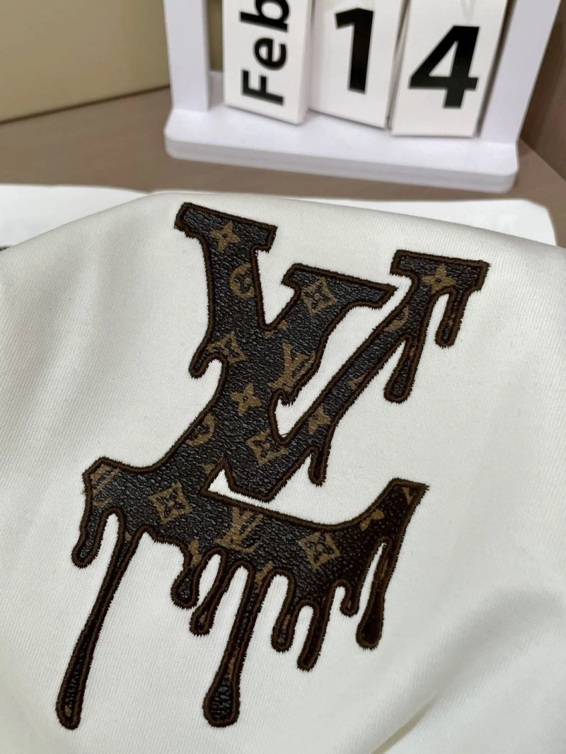 Modern Louis Vuitton T-Shirts 135474