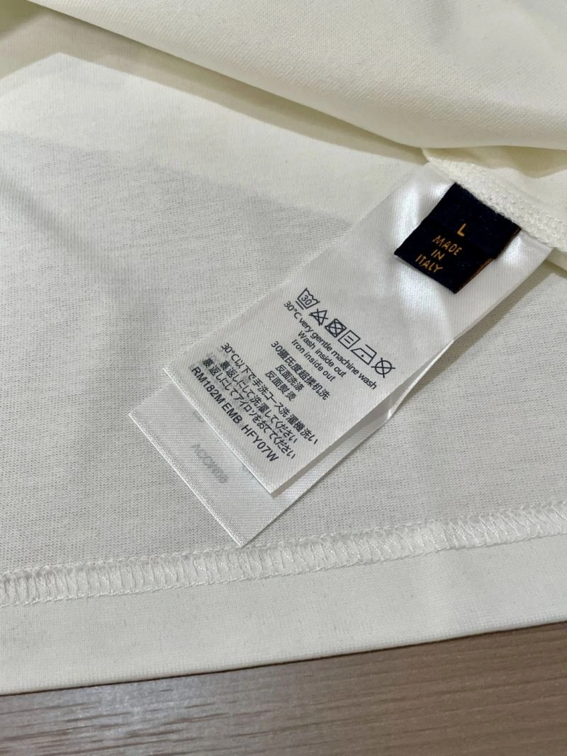 Modern Louis Vuitton T-Shirts 135474