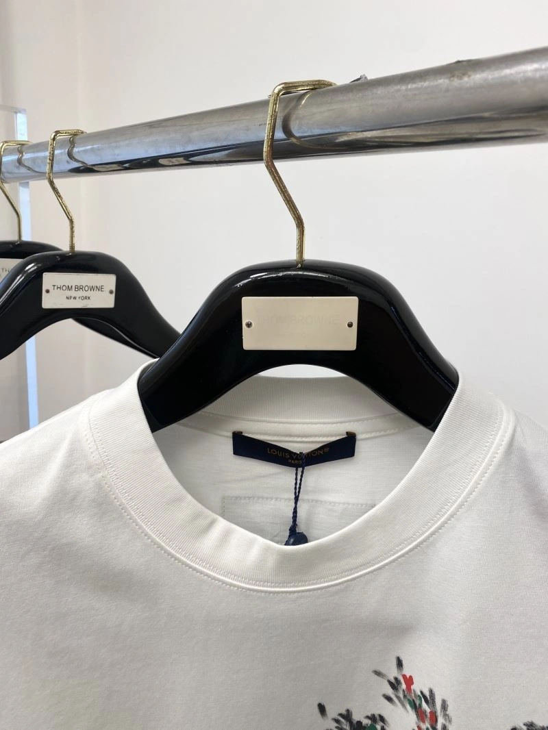 Louis Vuitton T-Shirts Trendy 135486
