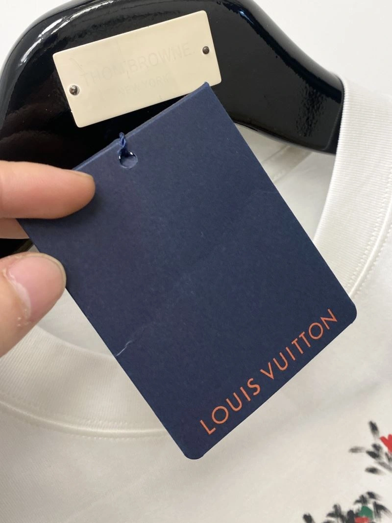 Louis Vuitton T-Shirts Trendy 135486