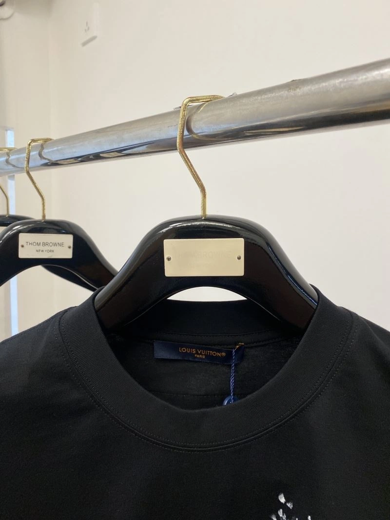 Louis Vuitton T-Shirts Minimalist 135468