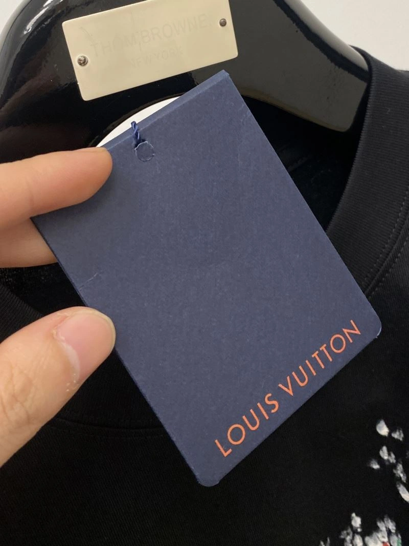 Louis Vuitton T-Shirts Minimalist 135468