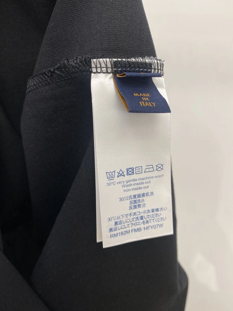Louis Vuitton T-Shirts Minimalist 135468