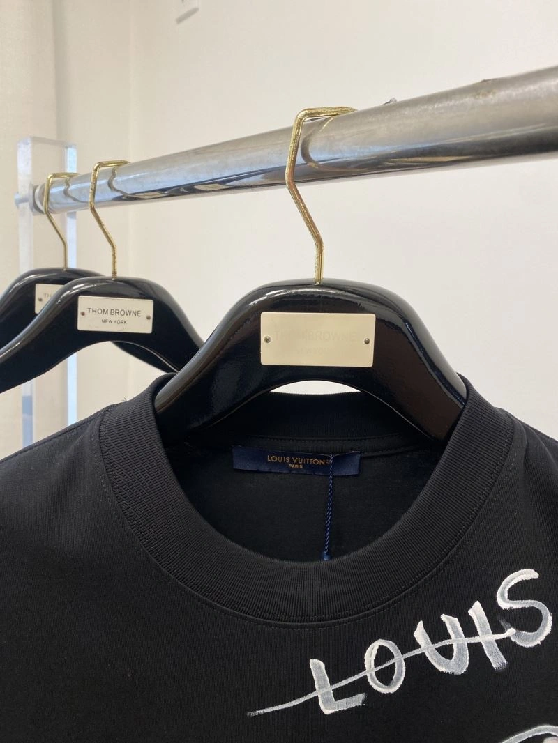 FashionForward Louis Vuitton T-Shirts 135469