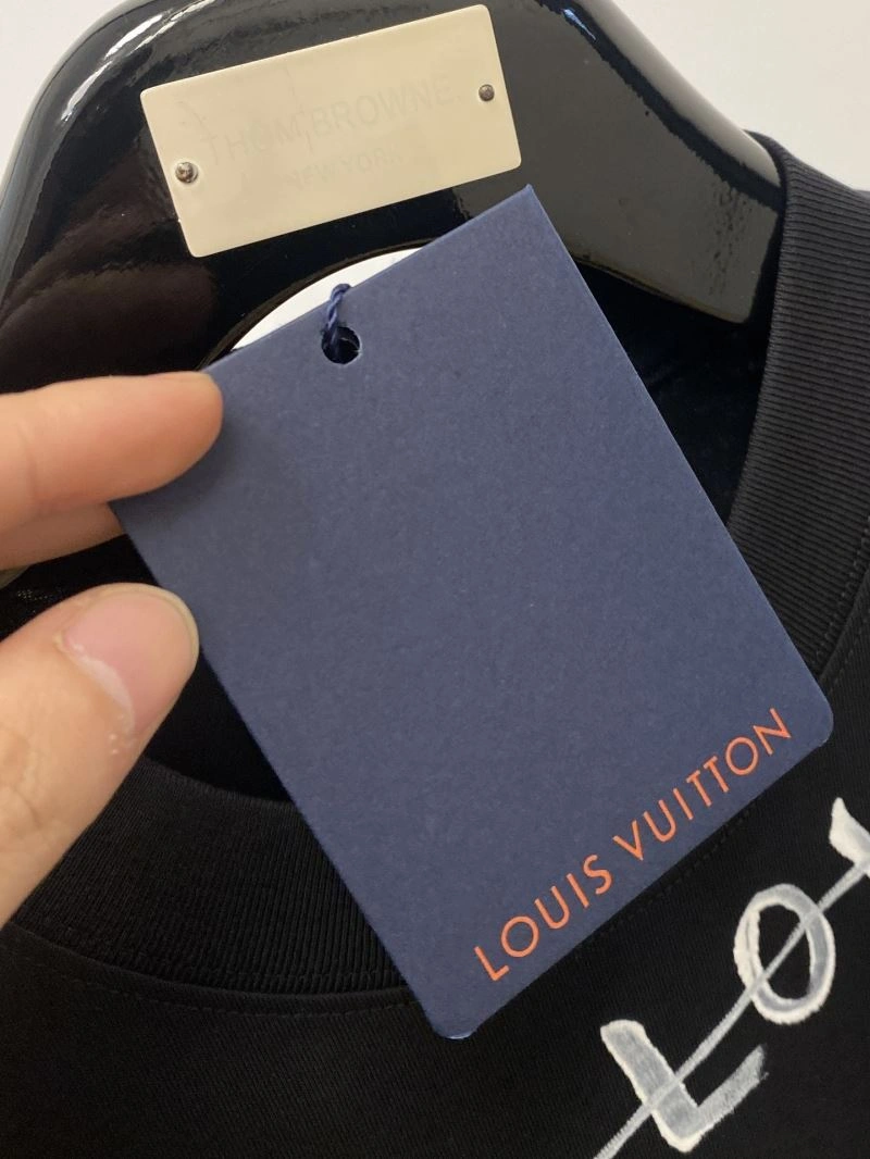 FashionForward Louis Vuitton T-Shirts 135469