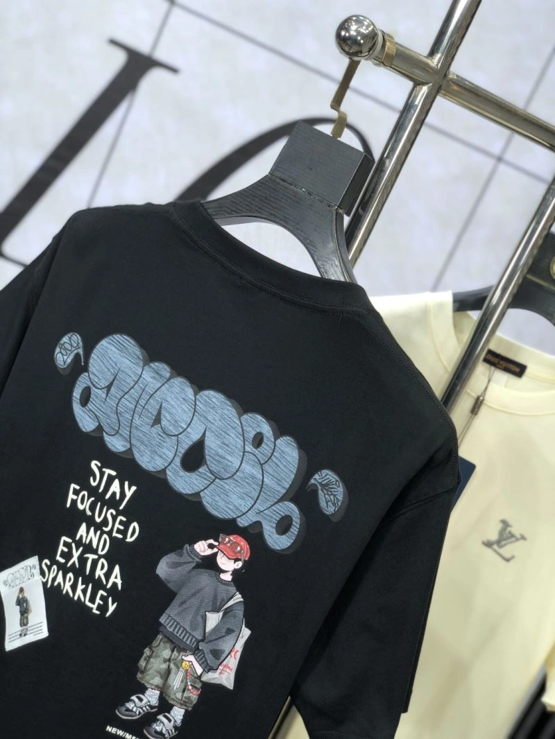 Efficient Louis Vuitton T-Shirts 135451