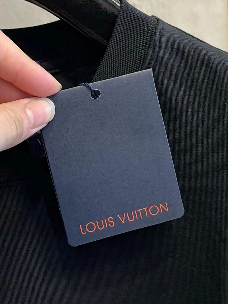 Resilient Louis Vuitton T-Shirts 135438