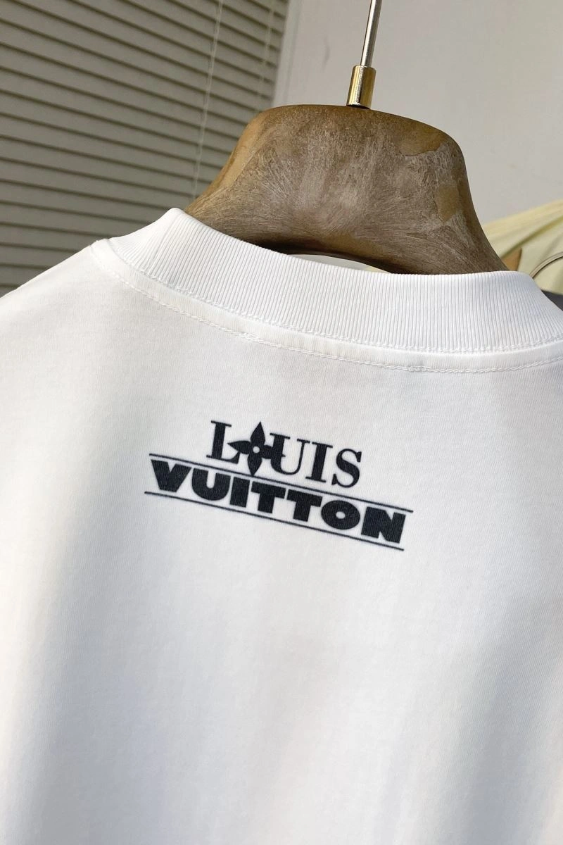 Unisex Louis Vuitton T-Shirts 135460