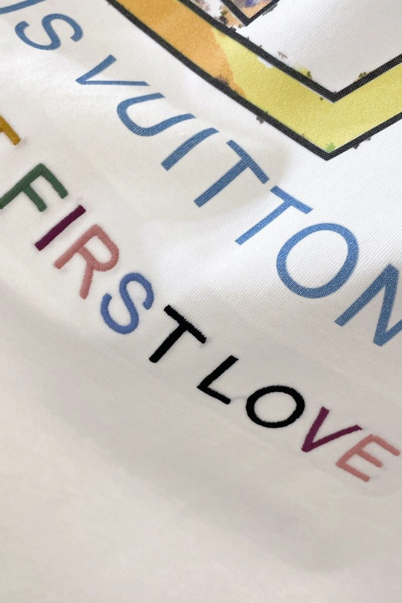 Unisex Louis Vuitton T-Shirts 135460
