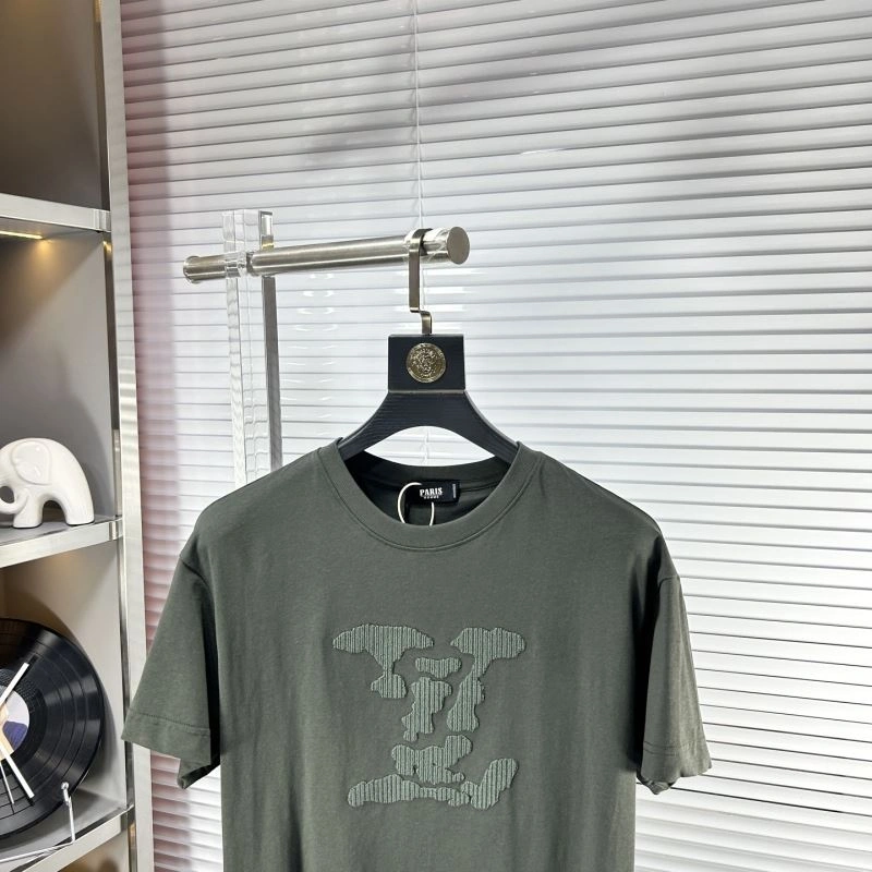 Sleek Louis Vuitton T-Shirts 135424