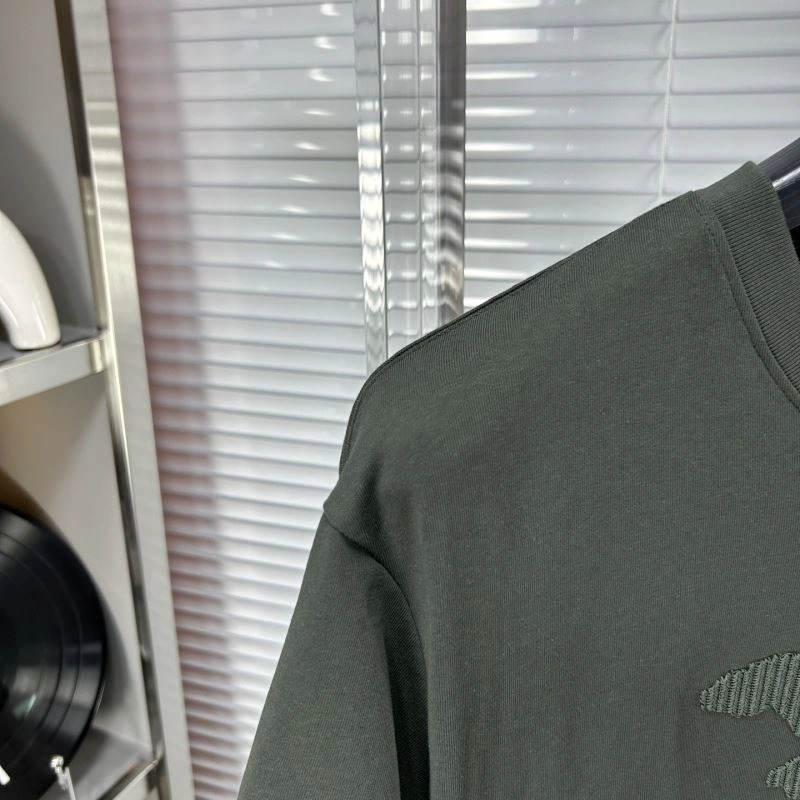 Sleek Louis Vuitton T-Shirts 135424